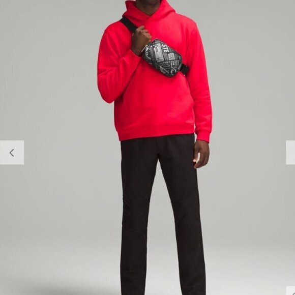 * NWT Lululemon Everywhere Belt Bag 1L *Manifesto Print - Black/Silver - Picture 6 of 10